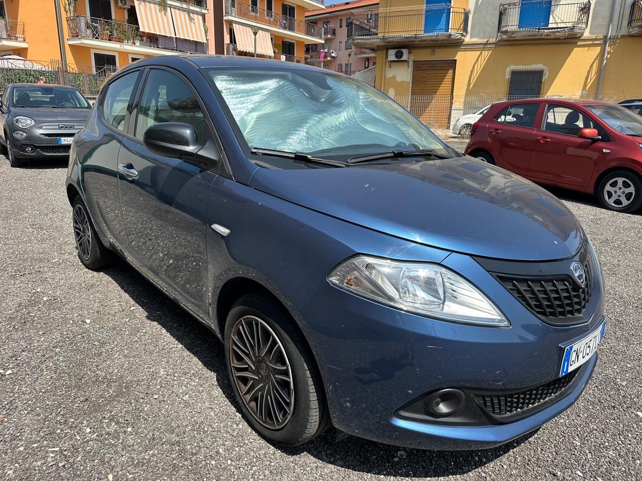Lancia Ypsilon 1.0 FireFly 5 porte S&S Hybrid Silver