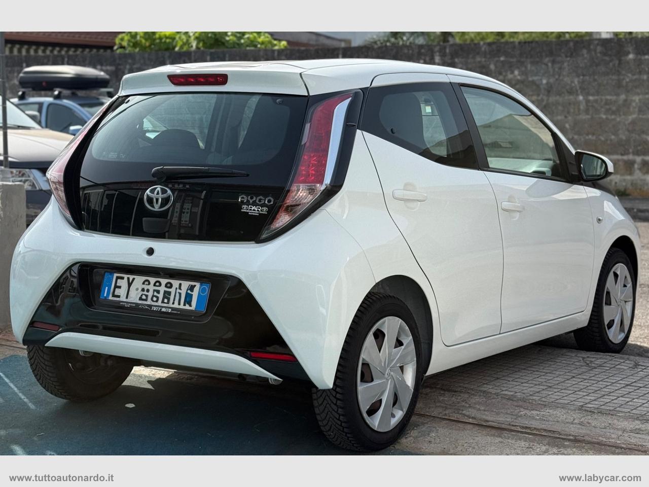 TOYOTA Aygo 1.0 VVT-i 69 CV 5p. x-wave