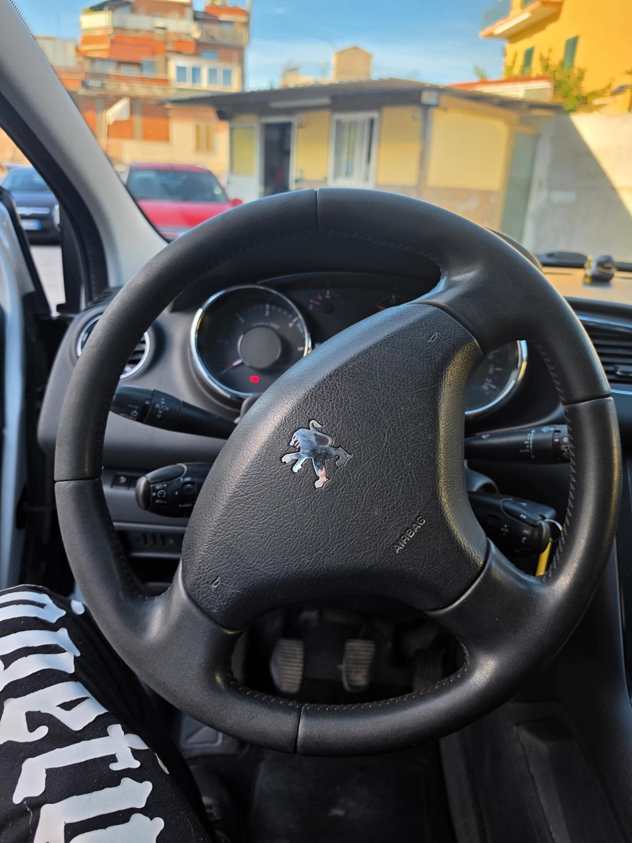 Peugeot 3008 1.6 HDi 115CV Allure
