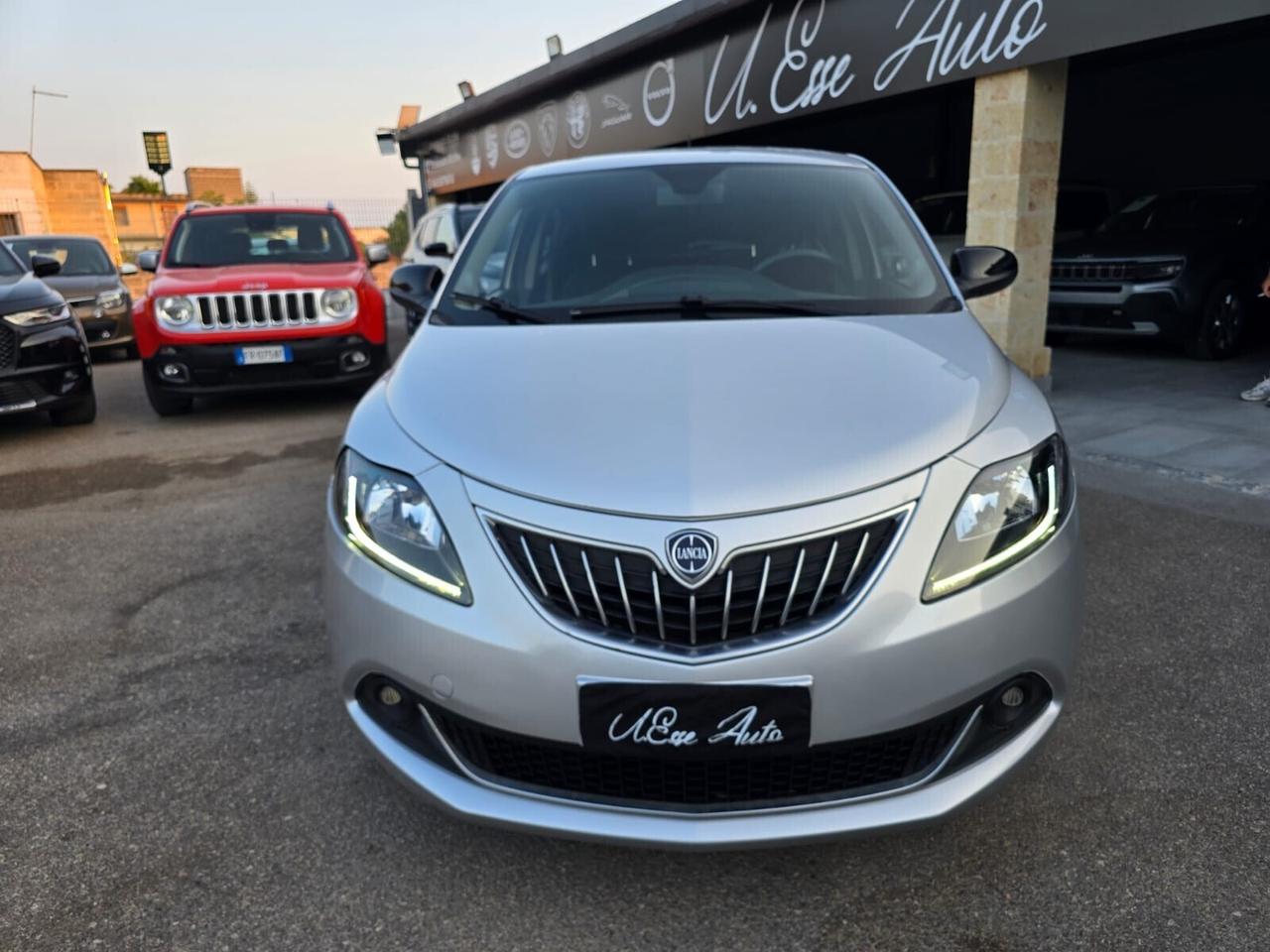 Lancia Ypsilon 1.0 FireFly 5 porte S&S Hybrid Ecochic Silver