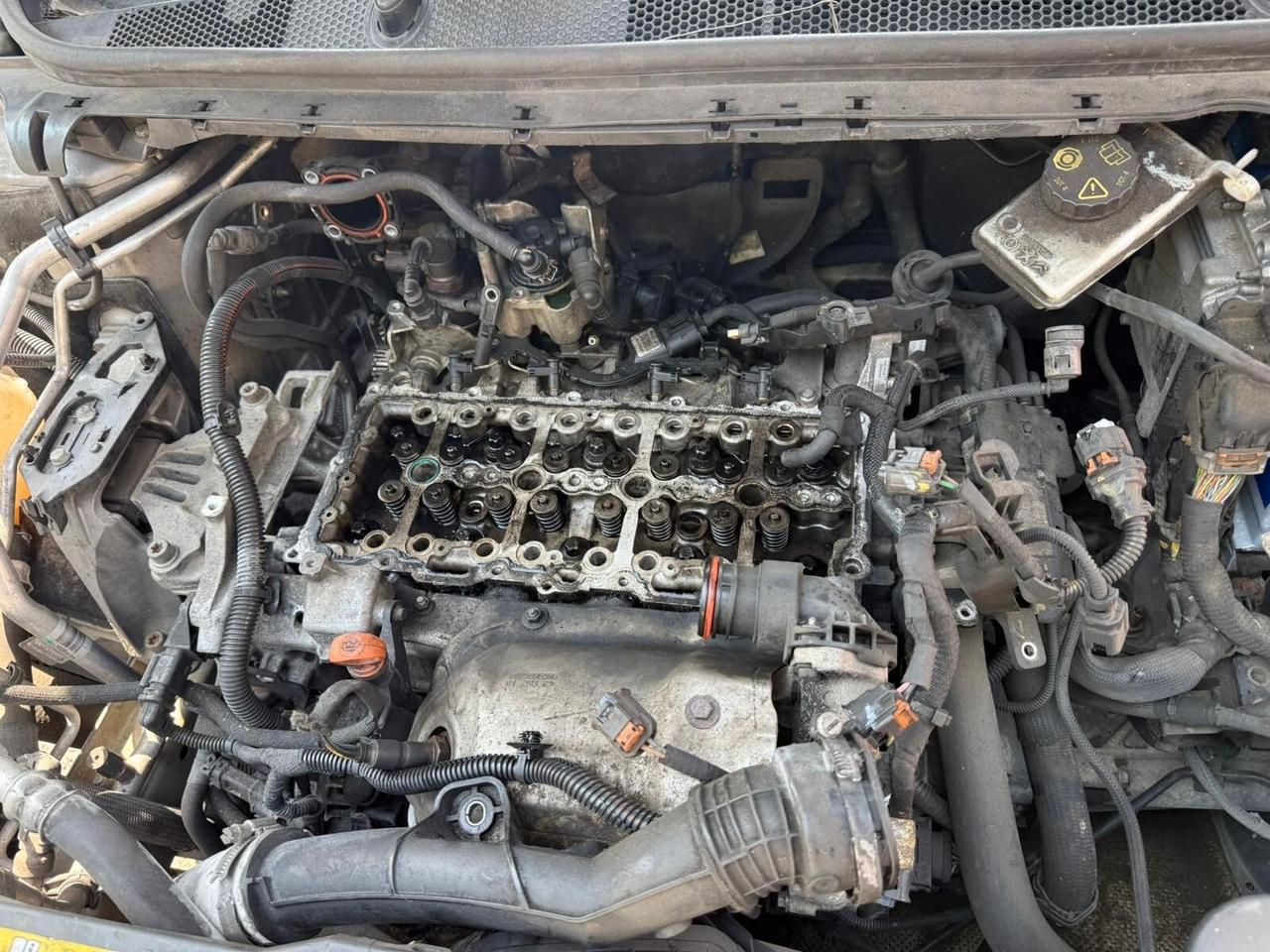 Peugeot 308 S.W. 1.5 Hdi Testata rotta