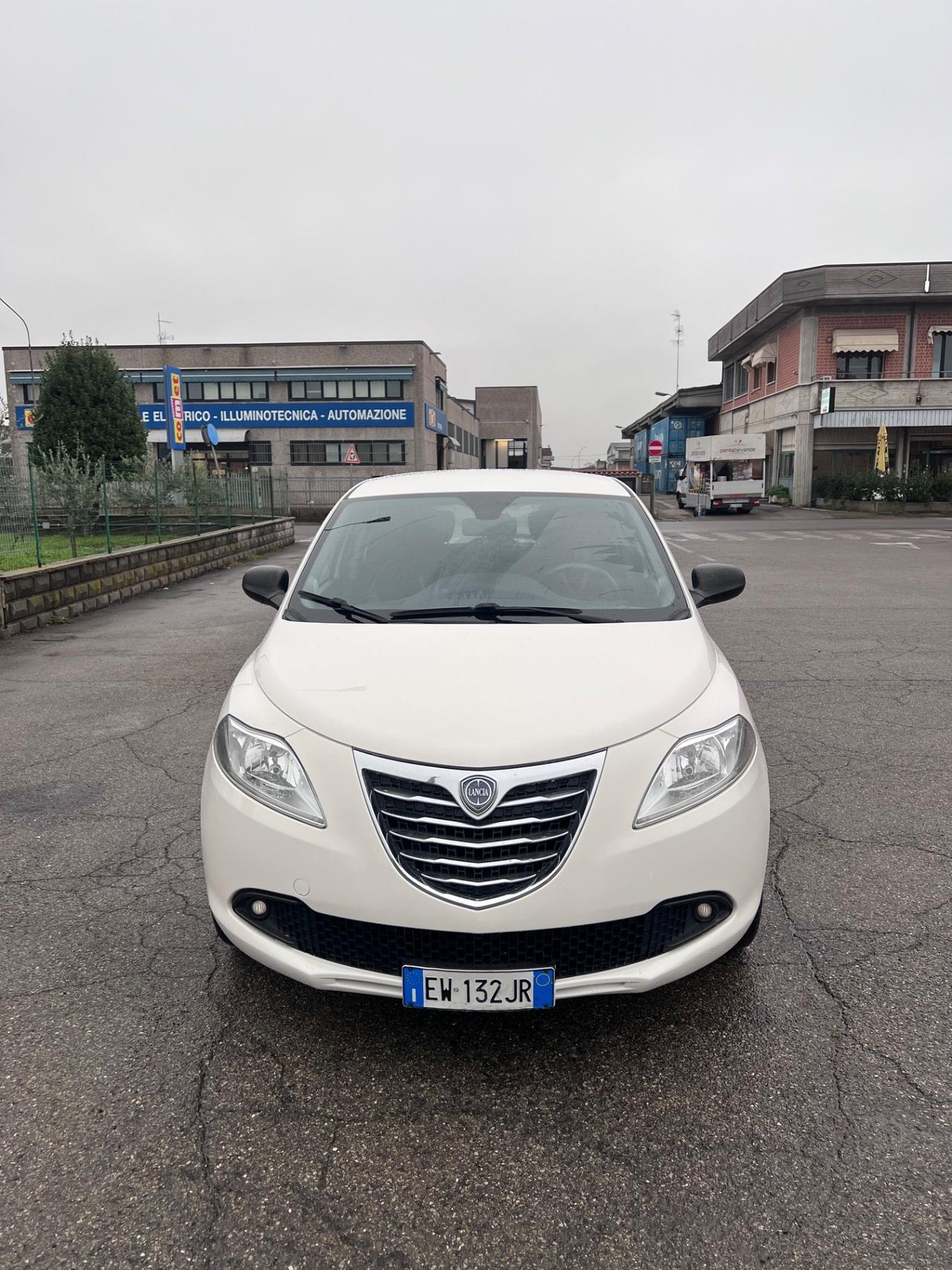 Lancia Ypsilon 1.2 69 CV 5 porte Silver