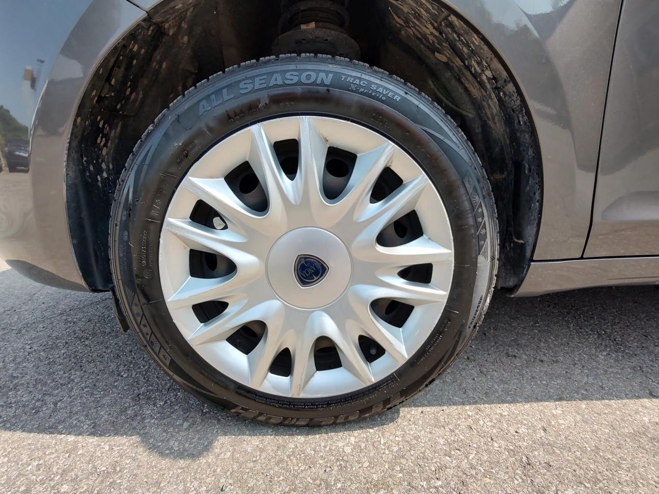 Lancia Ypsilon 1.2 69 CV 5 porte Silver, OK NEOPATENTATI, GARANZIA. L 12 MESI