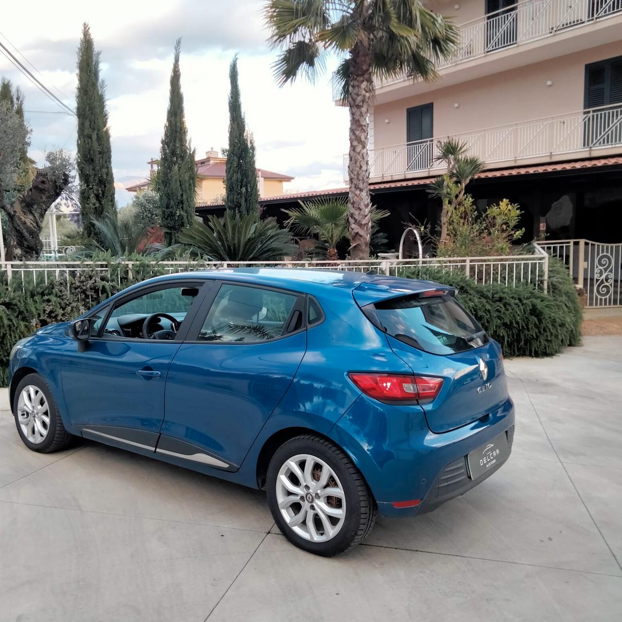 Renault Clio dCi 8V 90 CV EDC 5 porte Moschino Zen