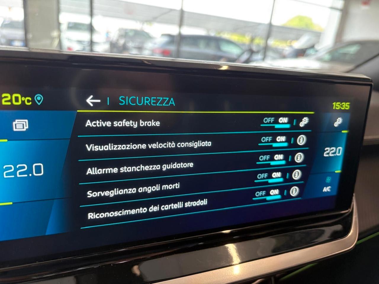 Peugeot 2008 GT motore elettrico 136 CV SPOTICAR