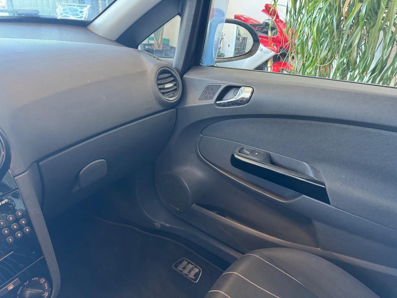 Opel Corsa 1.2 3 porte 123.000KM NEOPATENTATI