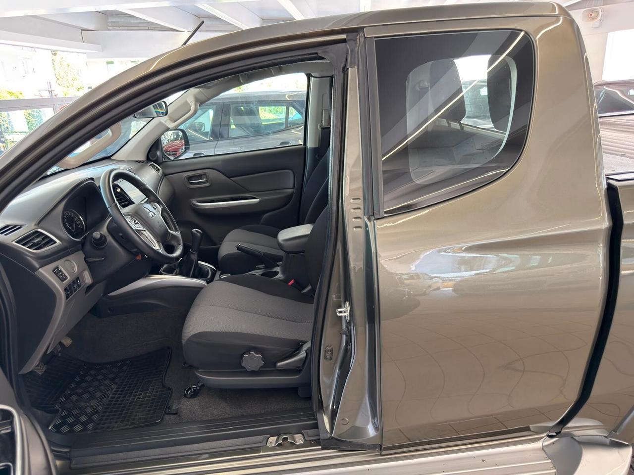 L200 ClubCab 2.4 DI-D 154cv Invite 4wd Super Select 6M