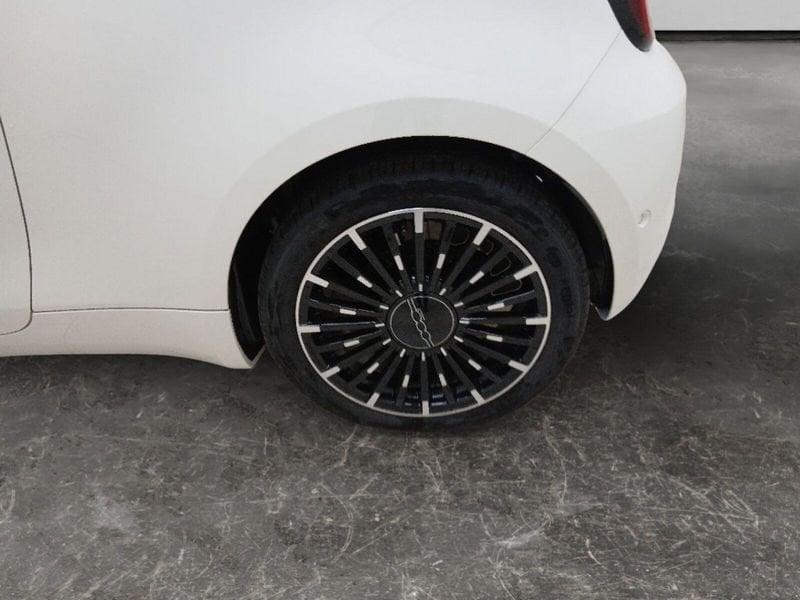 FIAT 500 500e 42 kWh La Prima