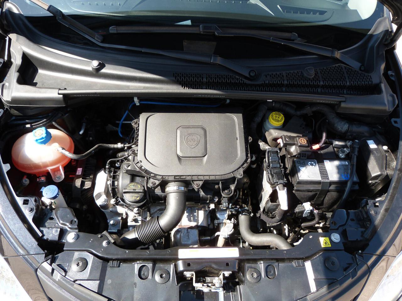 Lancia Ypsilon 1.0 S&S Hybrid Silver
