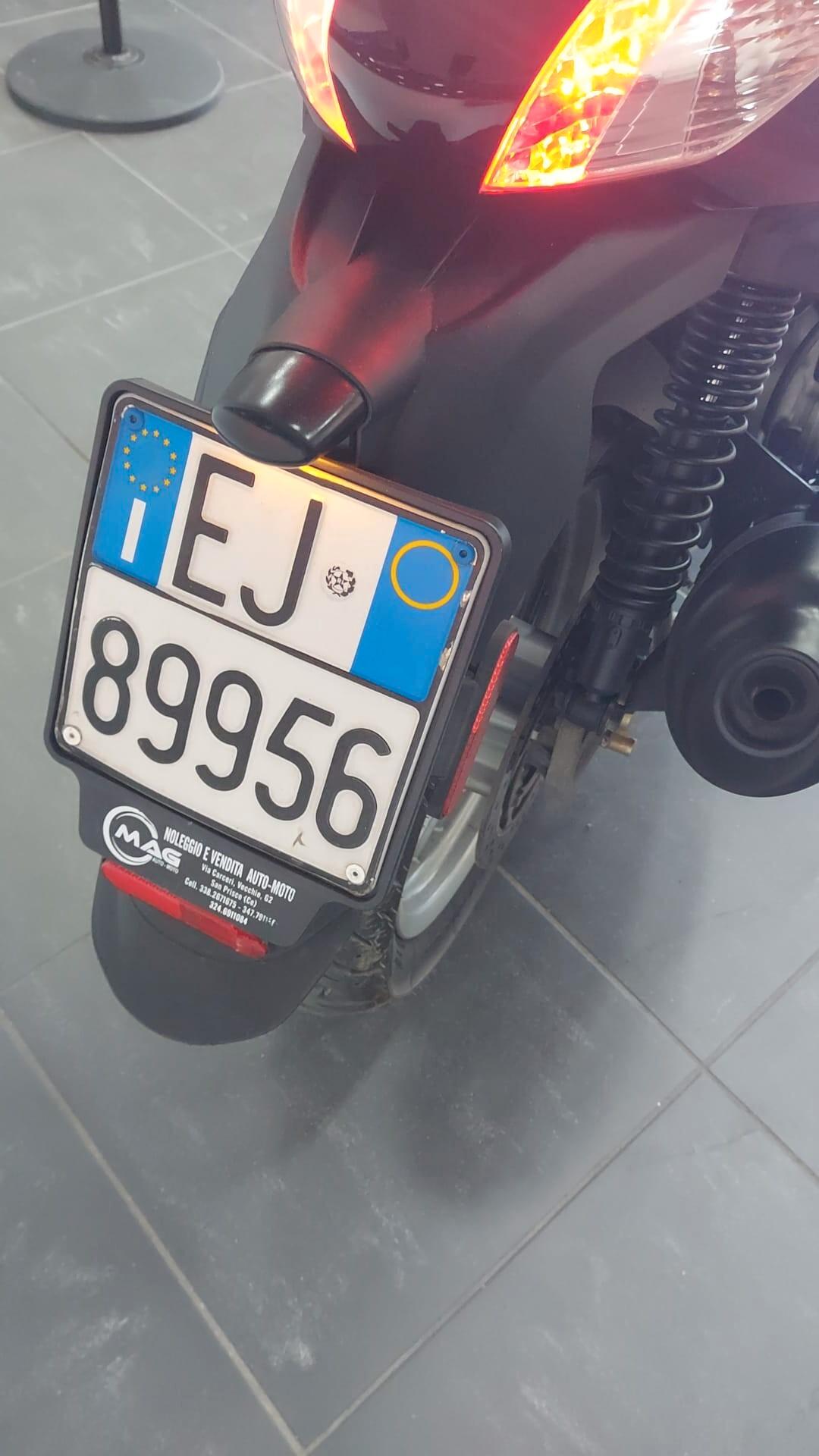 Piaggio Beverly 300 BASE
