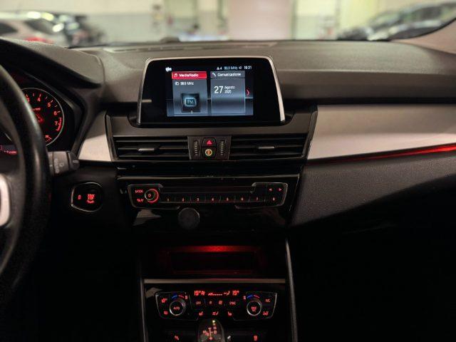 BMW 220 i Active Tourer Advantage automatica