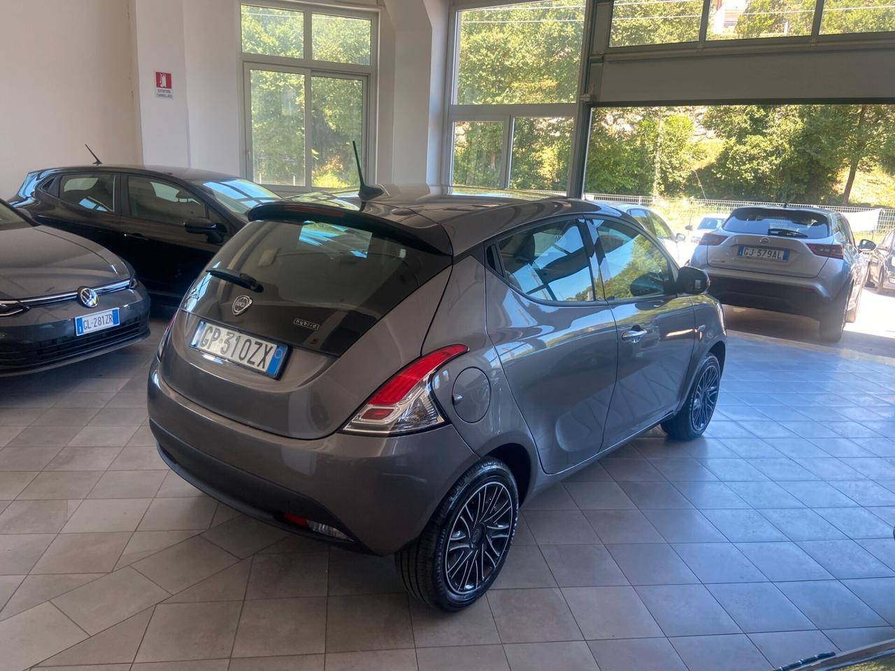 Lancia Ypsilon 1.0 FireFly 5 porte S&S Hybrid Silver
