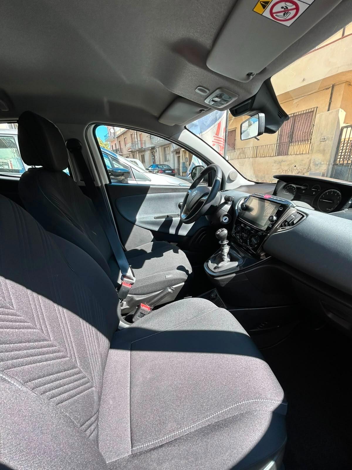 Lancia Ypsilon Hybrid 1.0 Firefly 70cv S&S GOLD