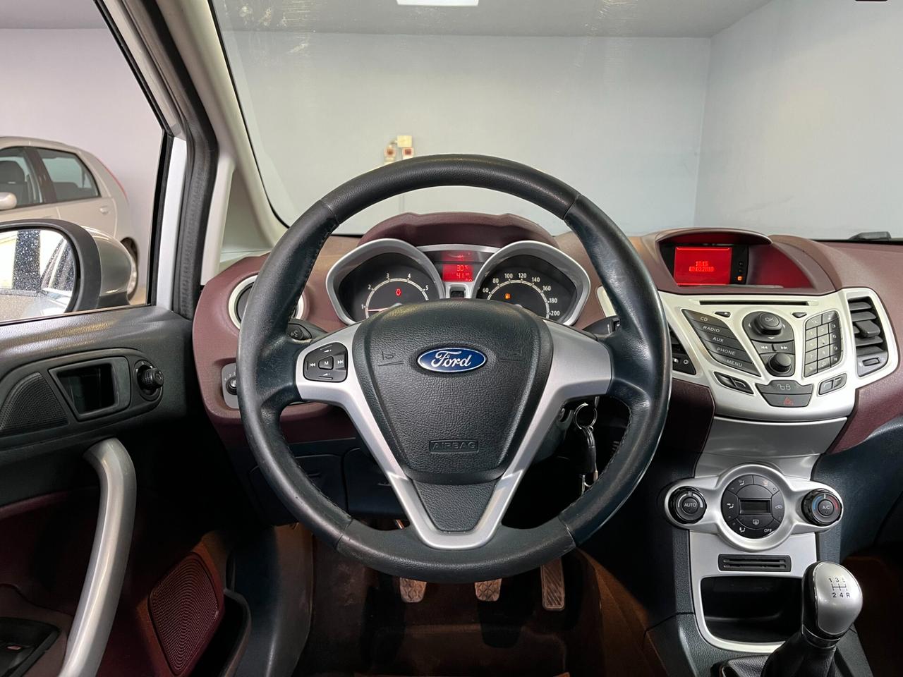 Ford Fiesta 1.2cc TITANIUM 82cv 5 PORTE x NEOPATENTATI
