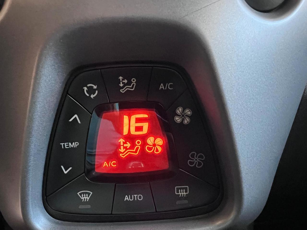 Toyota Aygo 1.0 AUTOMATICA X-PLAY*NO VINCOLI DI FINANZIIAMWNTO*AZIENDALE NAVI UNIPRO