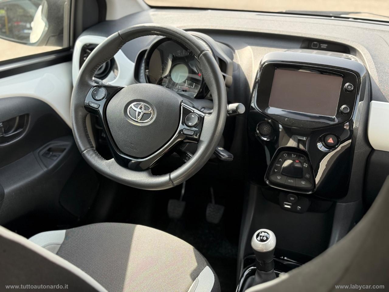 TOYOTA Aygo 1.0 VVT-i 69 CV 5p. x-wave