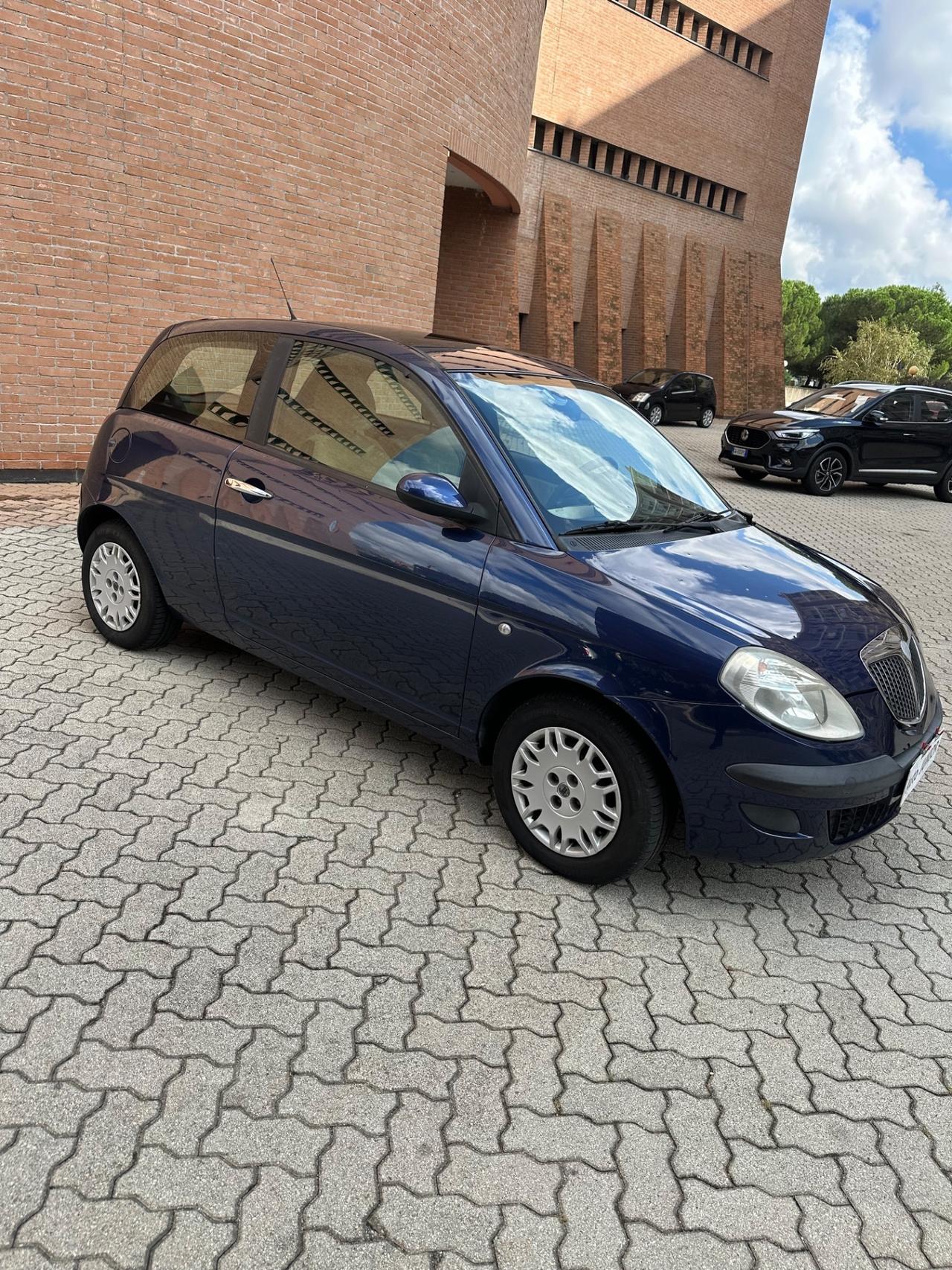 Lancia Ypsilon 1.3 MJT 90 CV Platino
