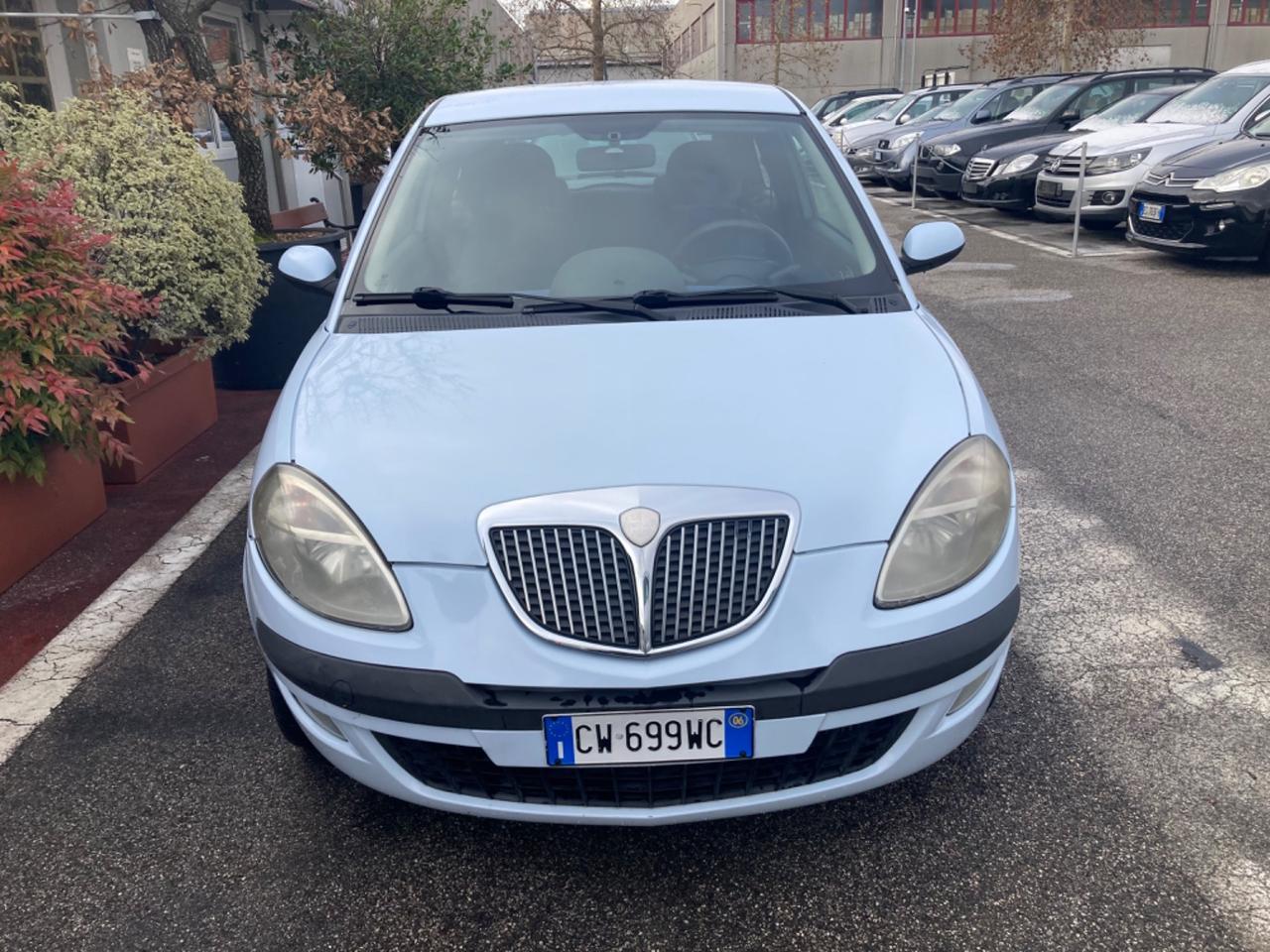 LANCIA YPSILON MULTIJET (CAMBIO AUTOMATICO)