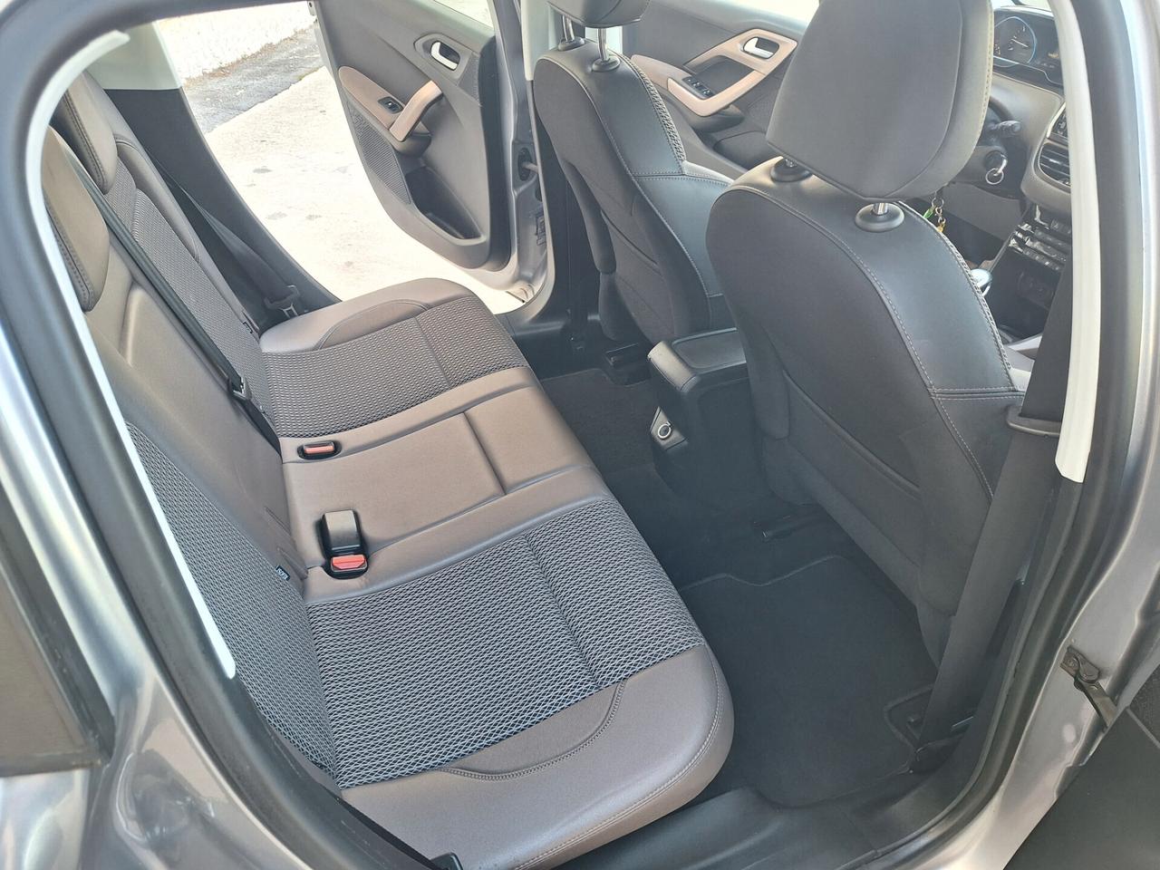 Peugeot 2008 1.6 hdi 120 cv Allure NAVI FULL