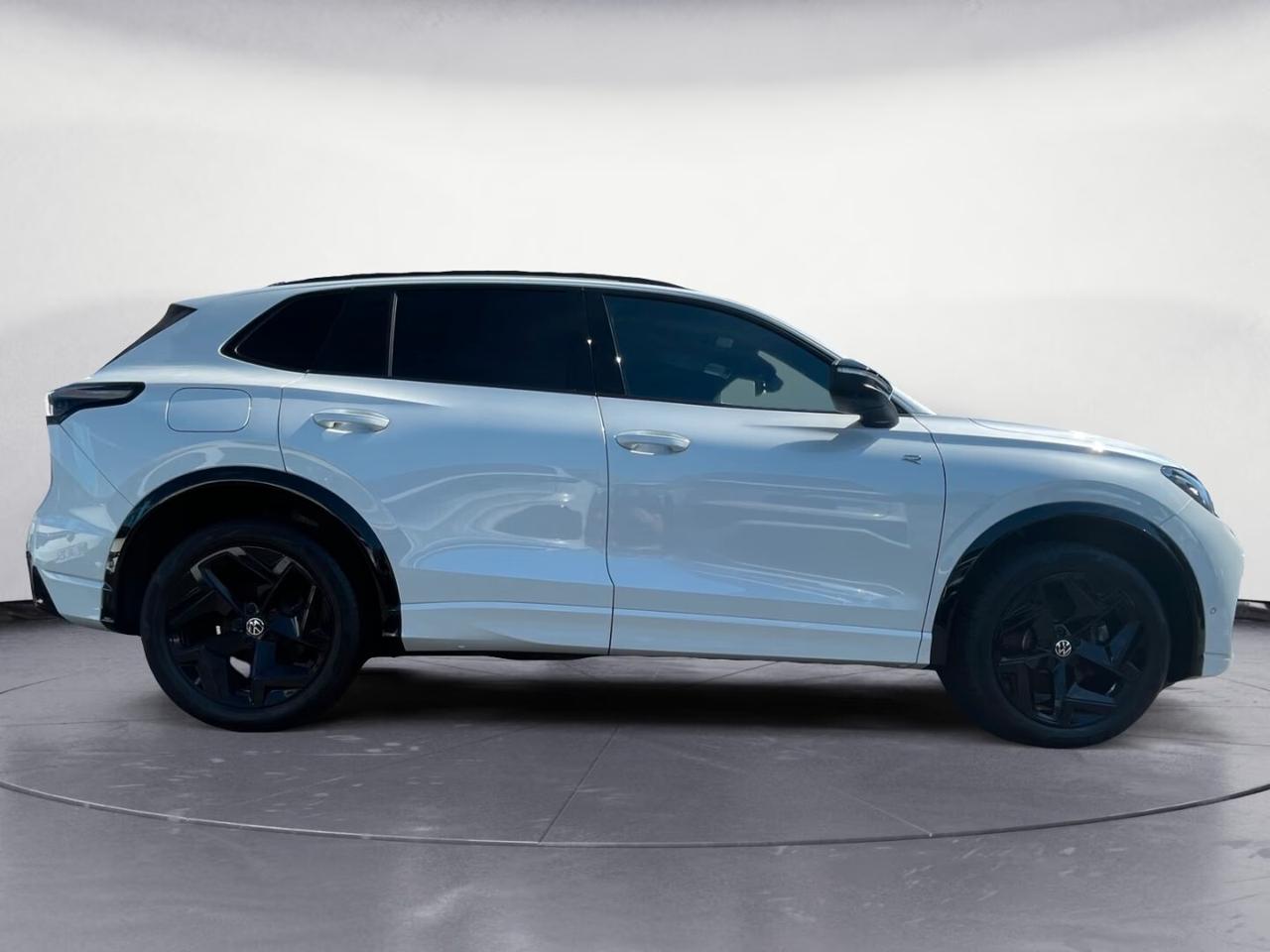 VOLKSWAGEN*TIGUAN*R-LINE*2.0*TDI*150CV*DSG*MATRIX*NAVI*KAMERA*360°*APP*19"*