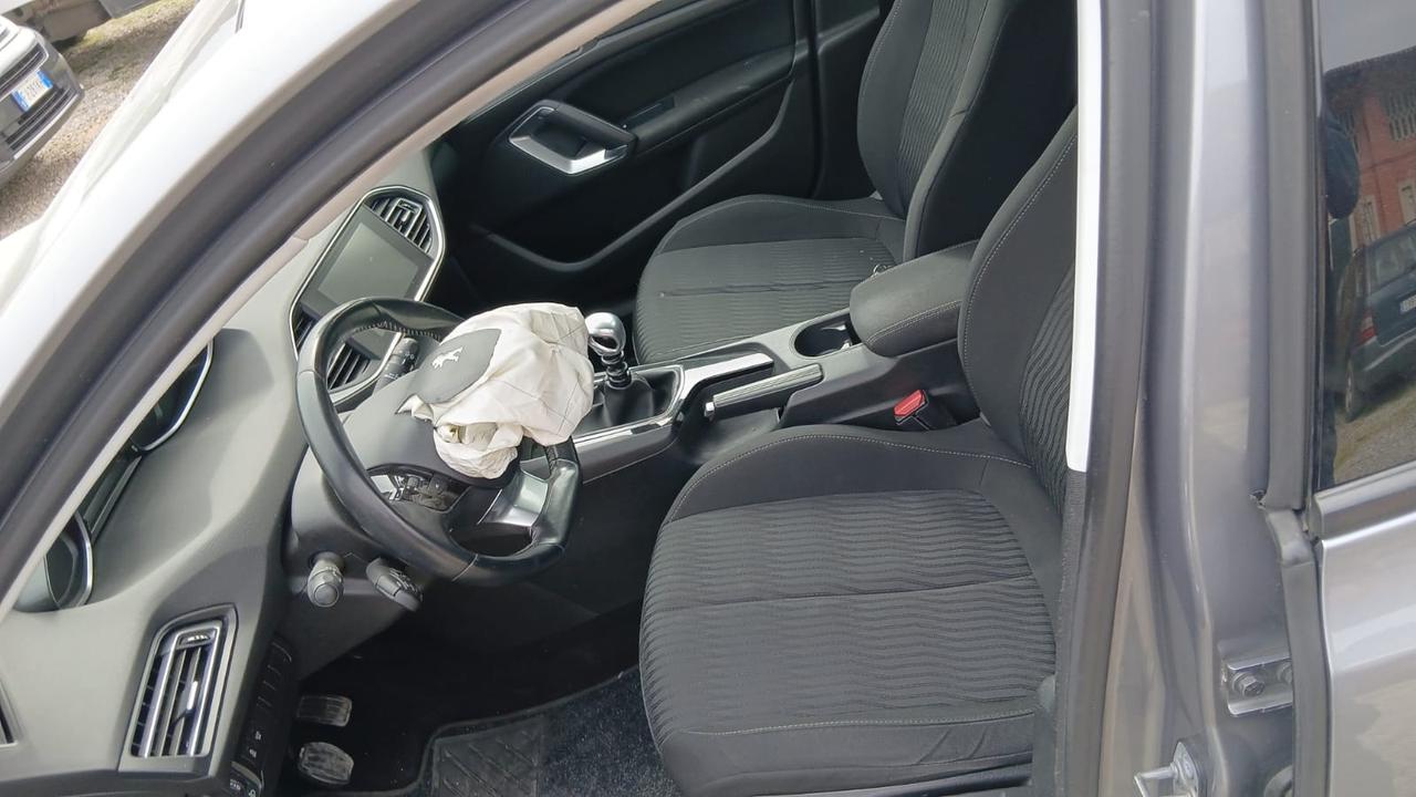 Peugeot 308 BlueHDi 120 S&S Business