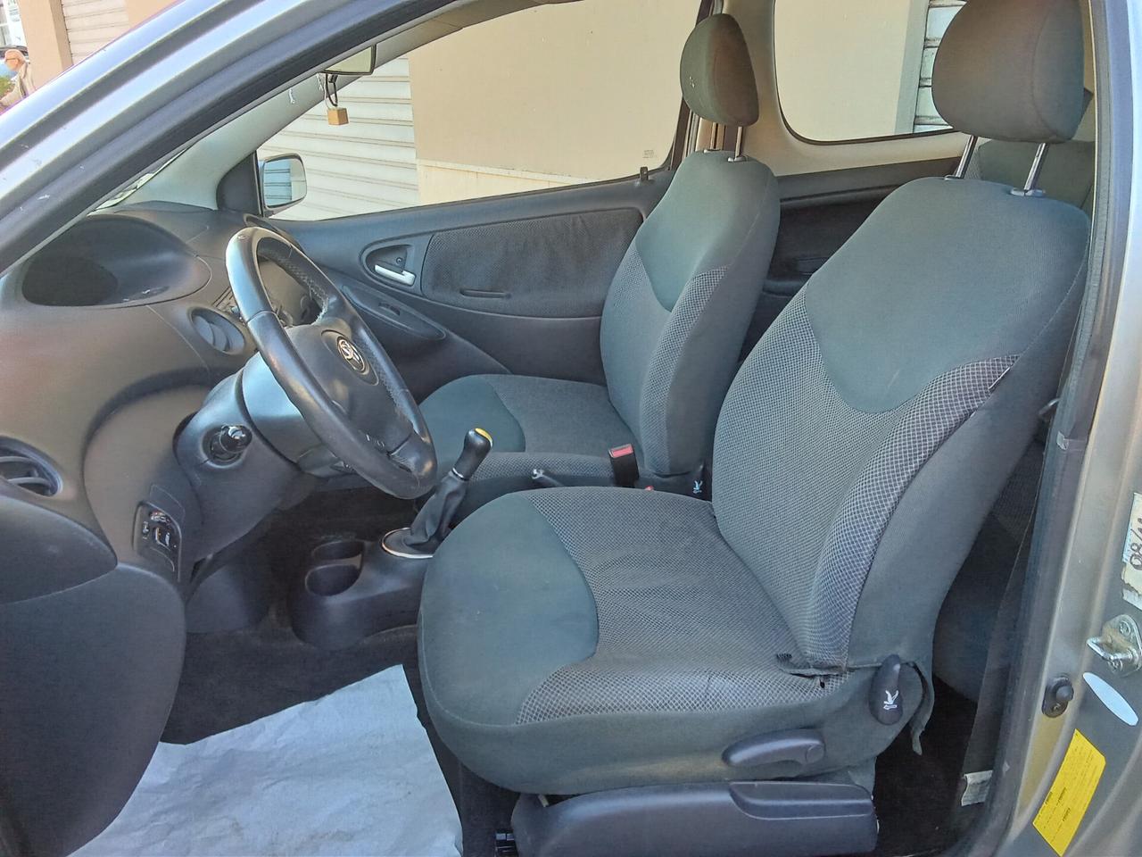 Toyota Yaris 1.0i 16V cat 3 porte Sol