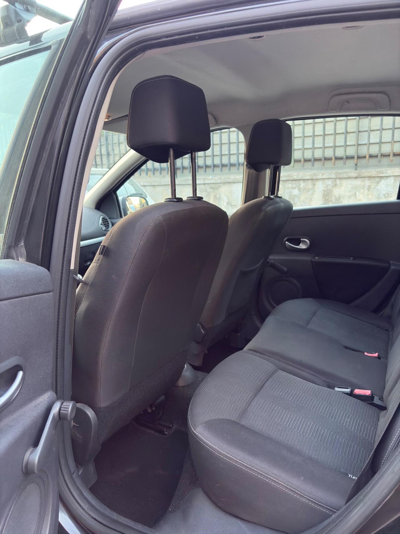 Renault Clio 1.2 benzina 75cv 5 porte
