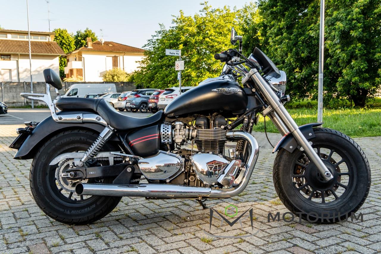 TRIUMPH America 900