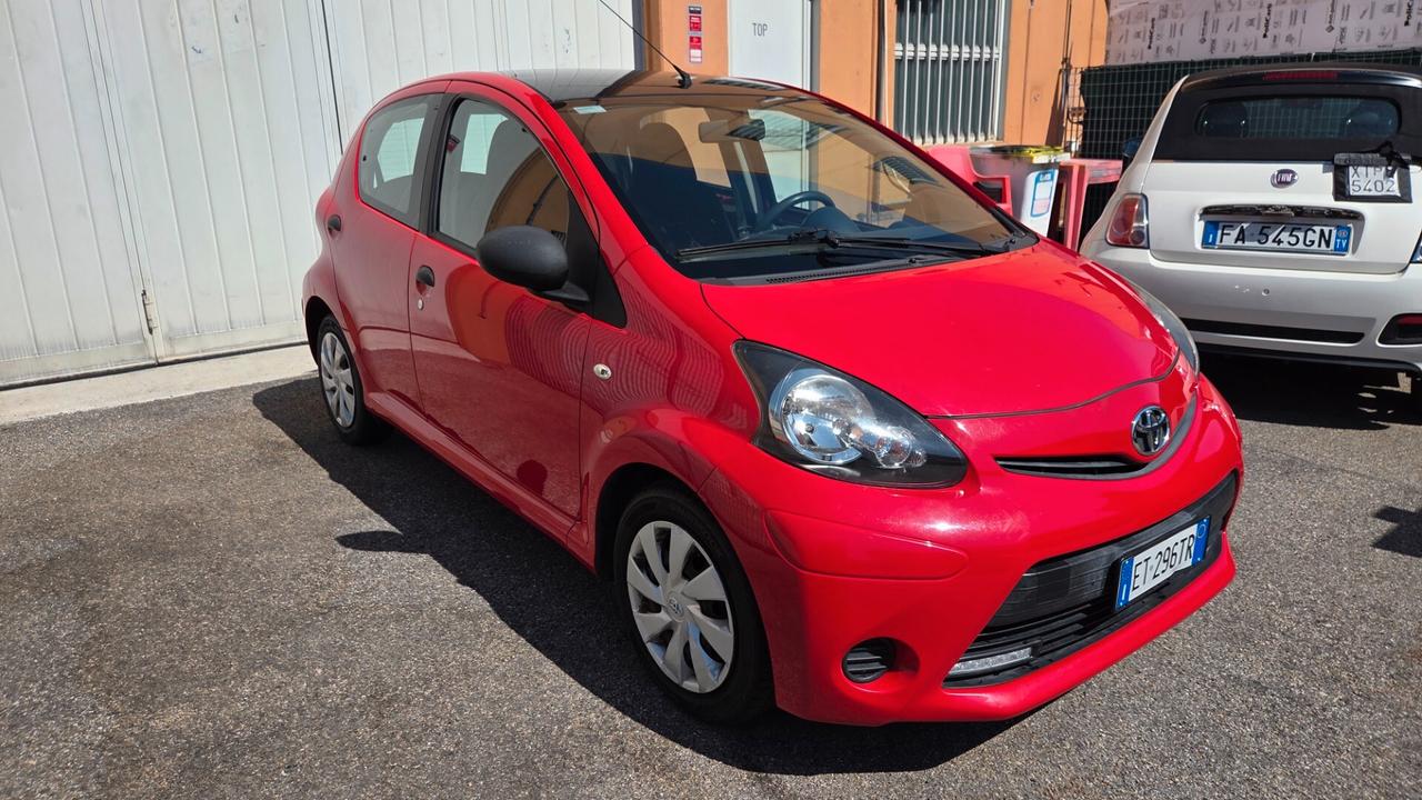 Toyota Aygo 1.0 12V VVT-i 5 porte Lounge Connect