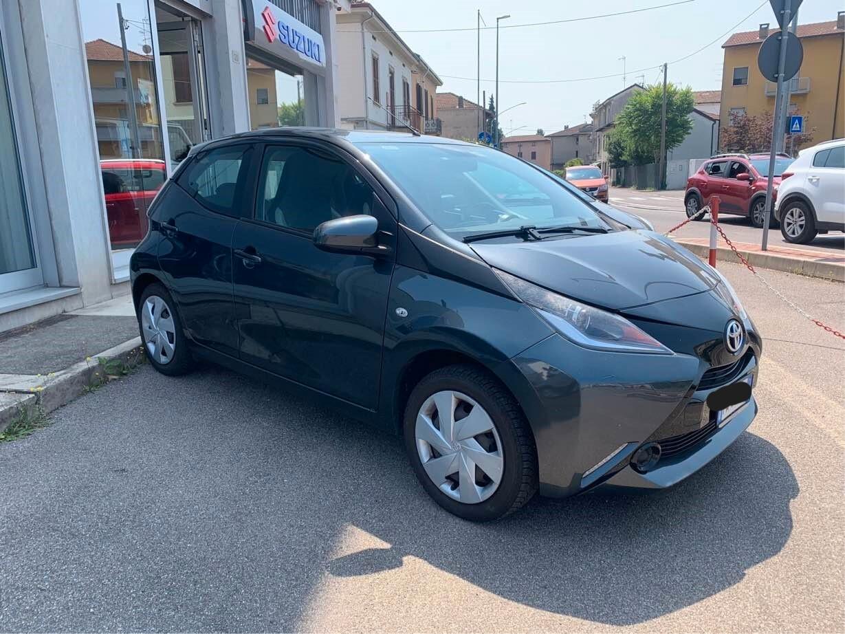 Toyota Aygo 1.0 VVT-i 69 CV x-play NEOPATENTATI