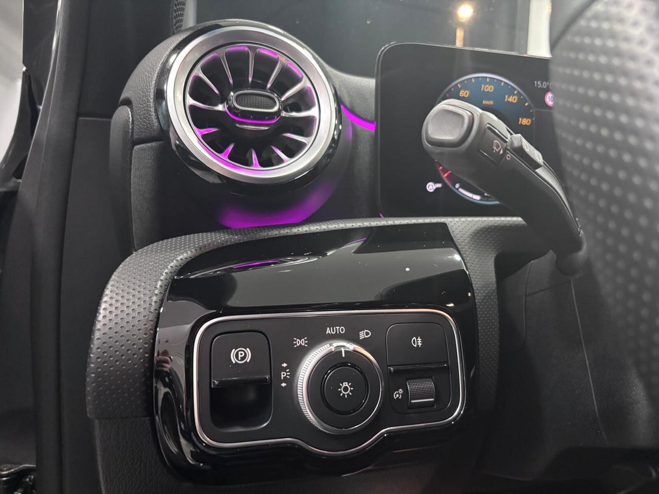 MERCEDES-BENZ A200D PREMIUM AMG NIGHT-NAVI-LED