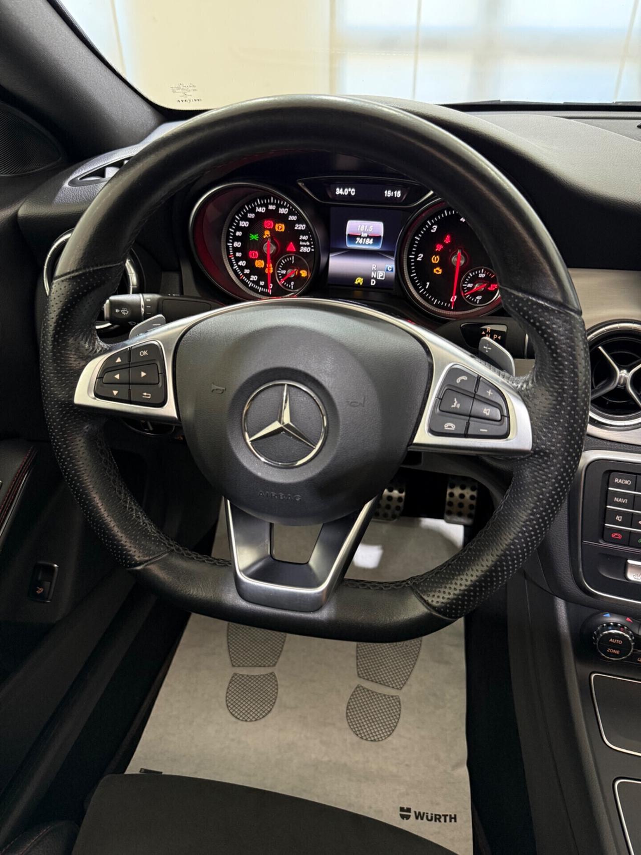 CLA 220 D AUTOMATIC PREMIUM TOTAL BLACK