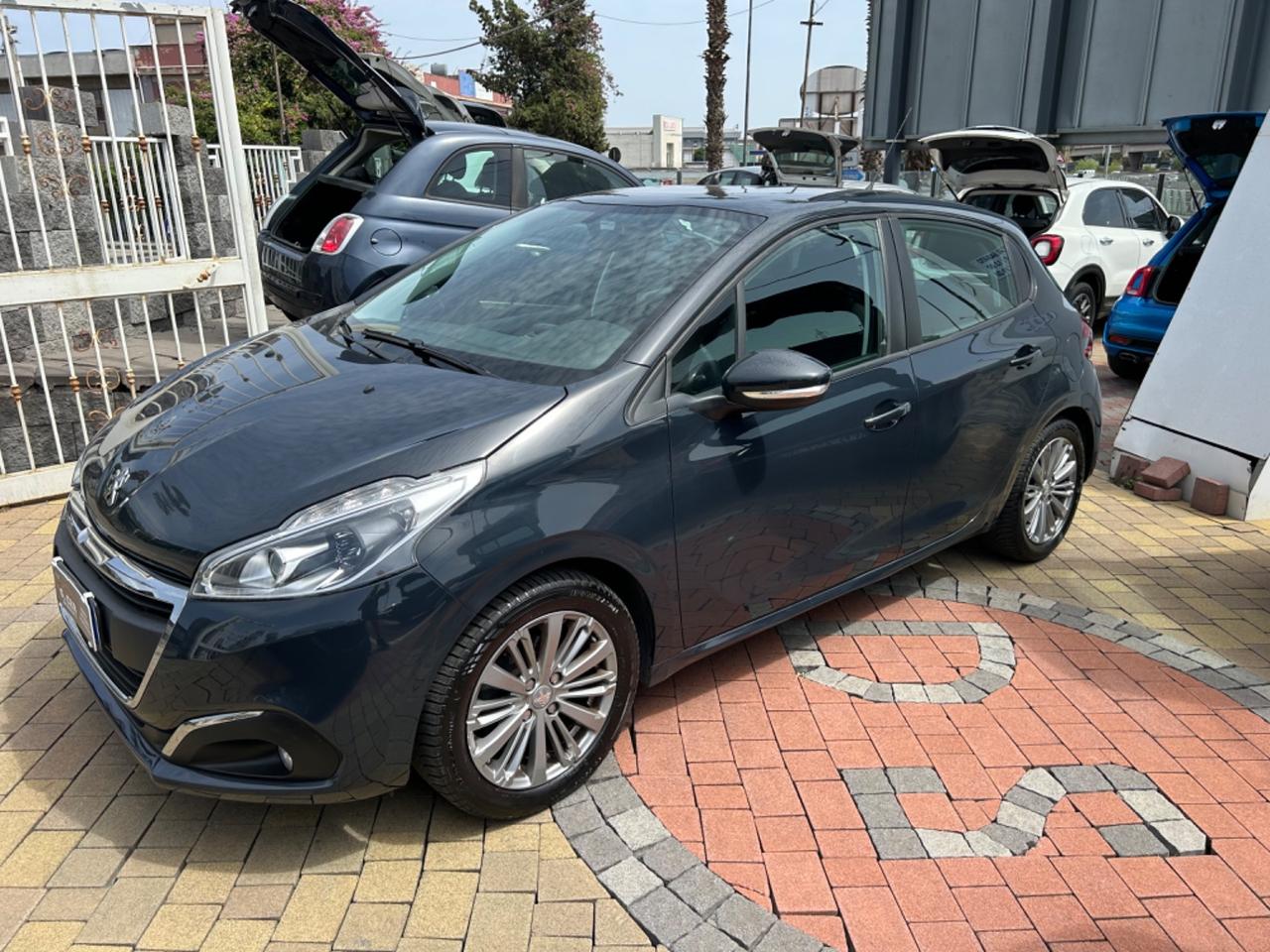 Peugeot 208 PureTech 82 5 porte Allure