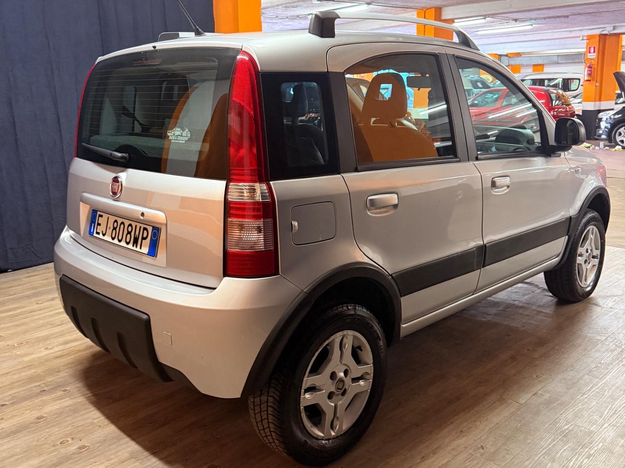FANTASTICA FIAT PANDA 4x4 CON SOLI 45.840 KM IN CONDIZIONI DA VETRINA