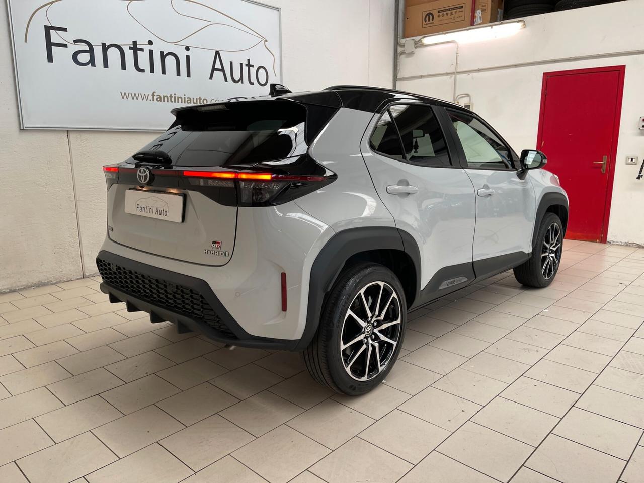 Toyota Yaris Cross GR Sport 1.5h fwd 116cv e-cvt-Ok Neopatentati-LEGGI SOTTO