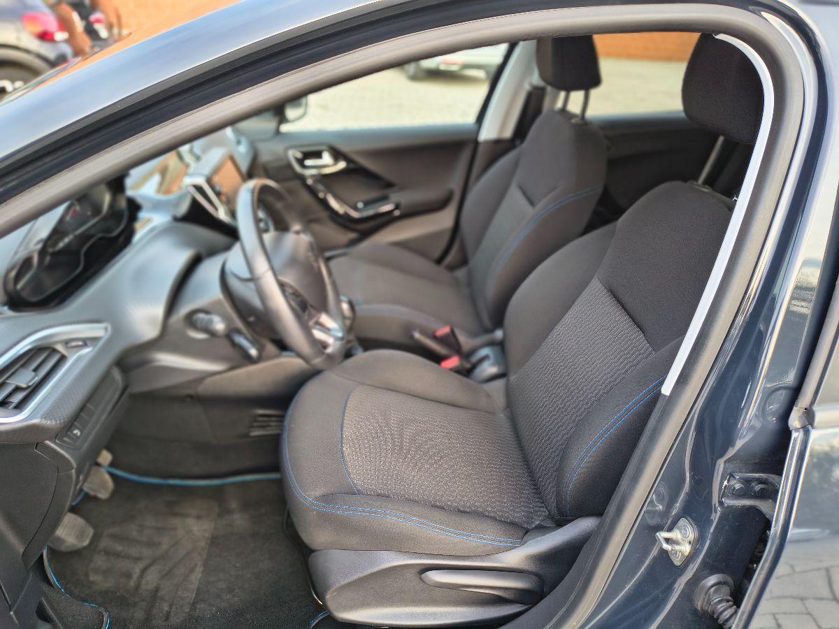 PEUGEOT - 208 - PureTech 82 5p. Allure