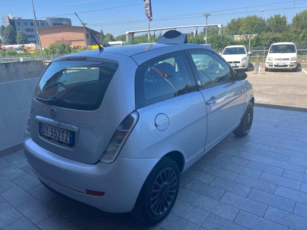 Lancia Ypsilon 1.4 Argento Ecochic GPL