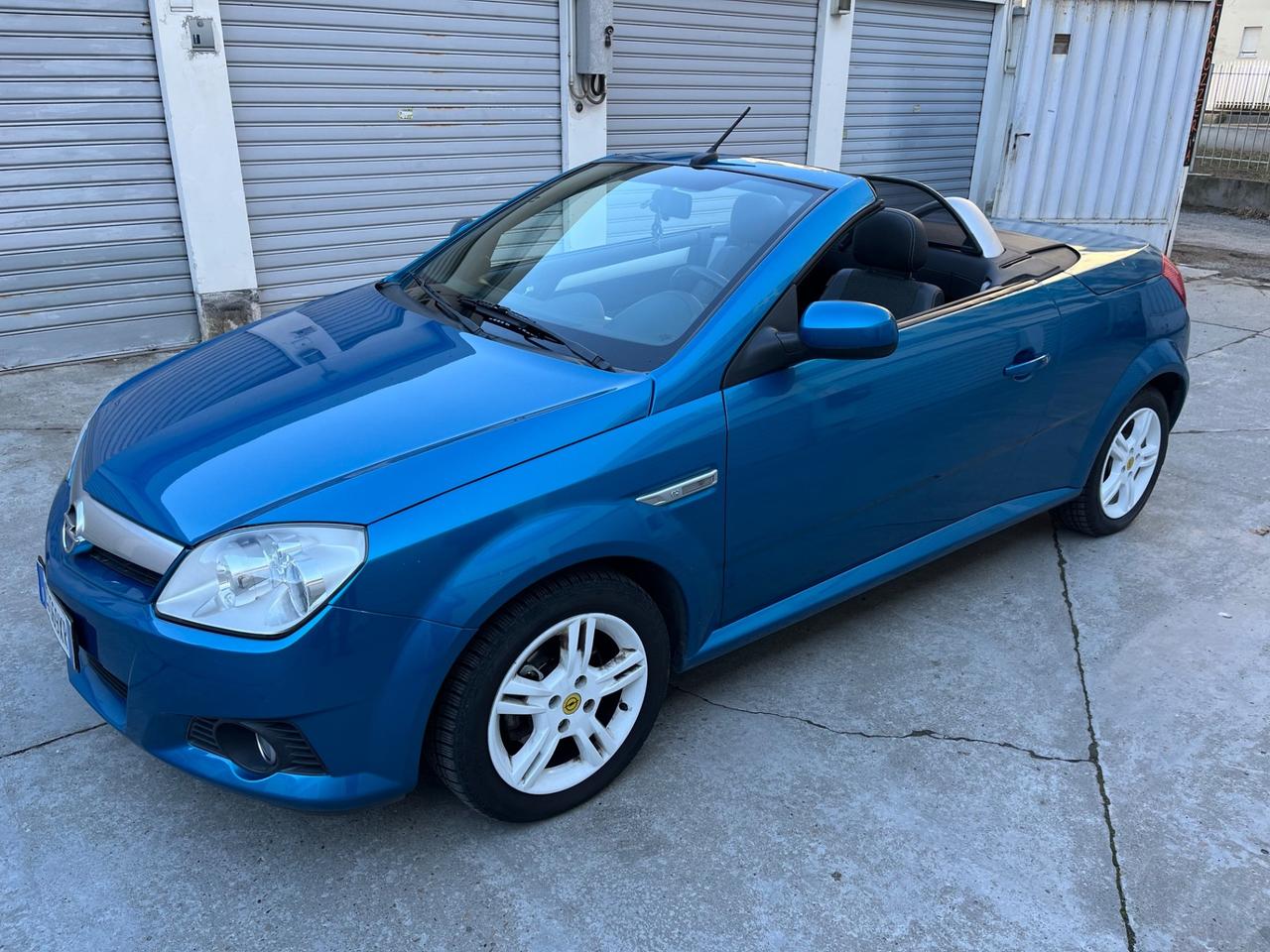 Opel Tigra TwinTop 1.4 16V Sport CABRIO
