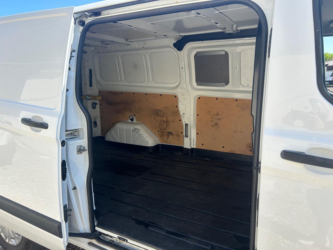 Ford Transit Custom Passo Lungo