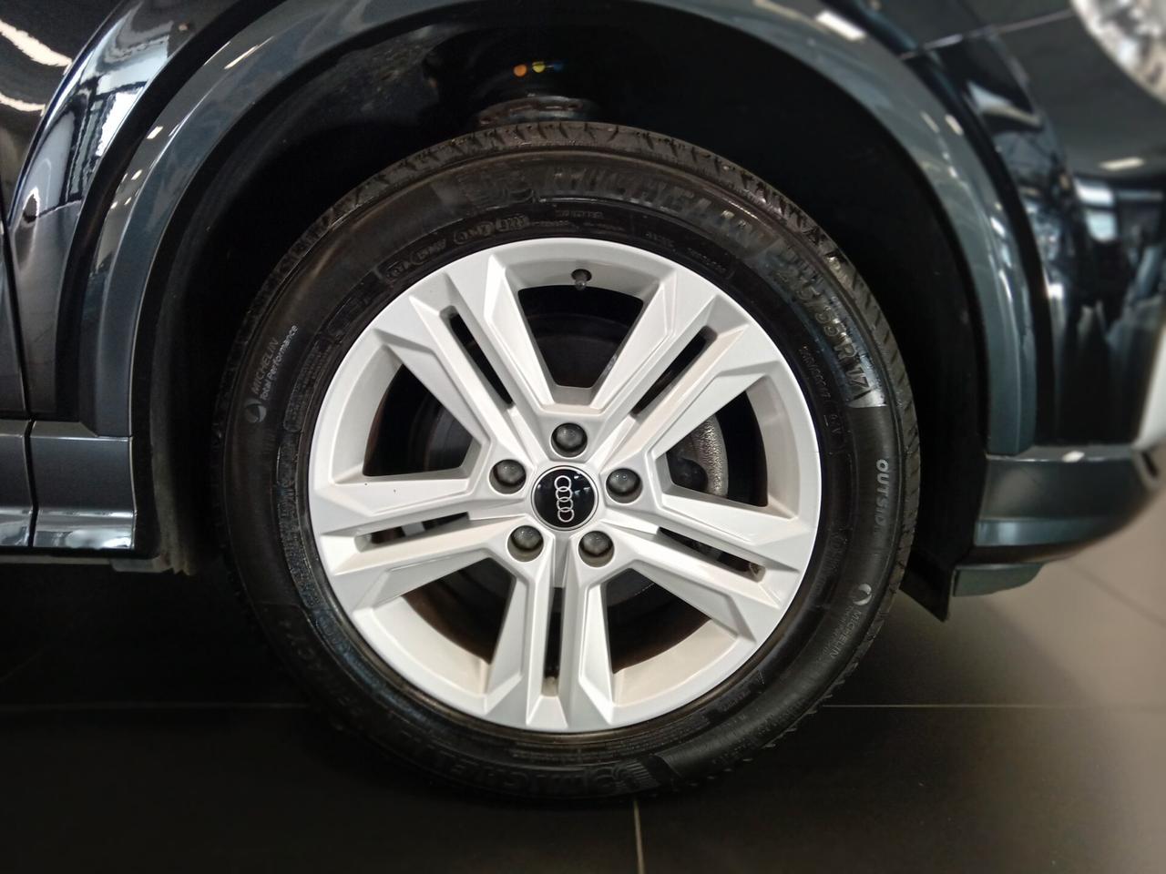 Audi Q2 30 TFSI Business Advanced