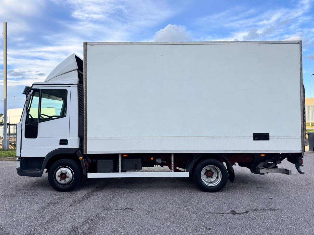 Iveco EUROCARGO 70Q SPONDA PEDANA IDRAULICA+PORTA LATERALE-6 CILINDRI-PORTATA 1800 KG