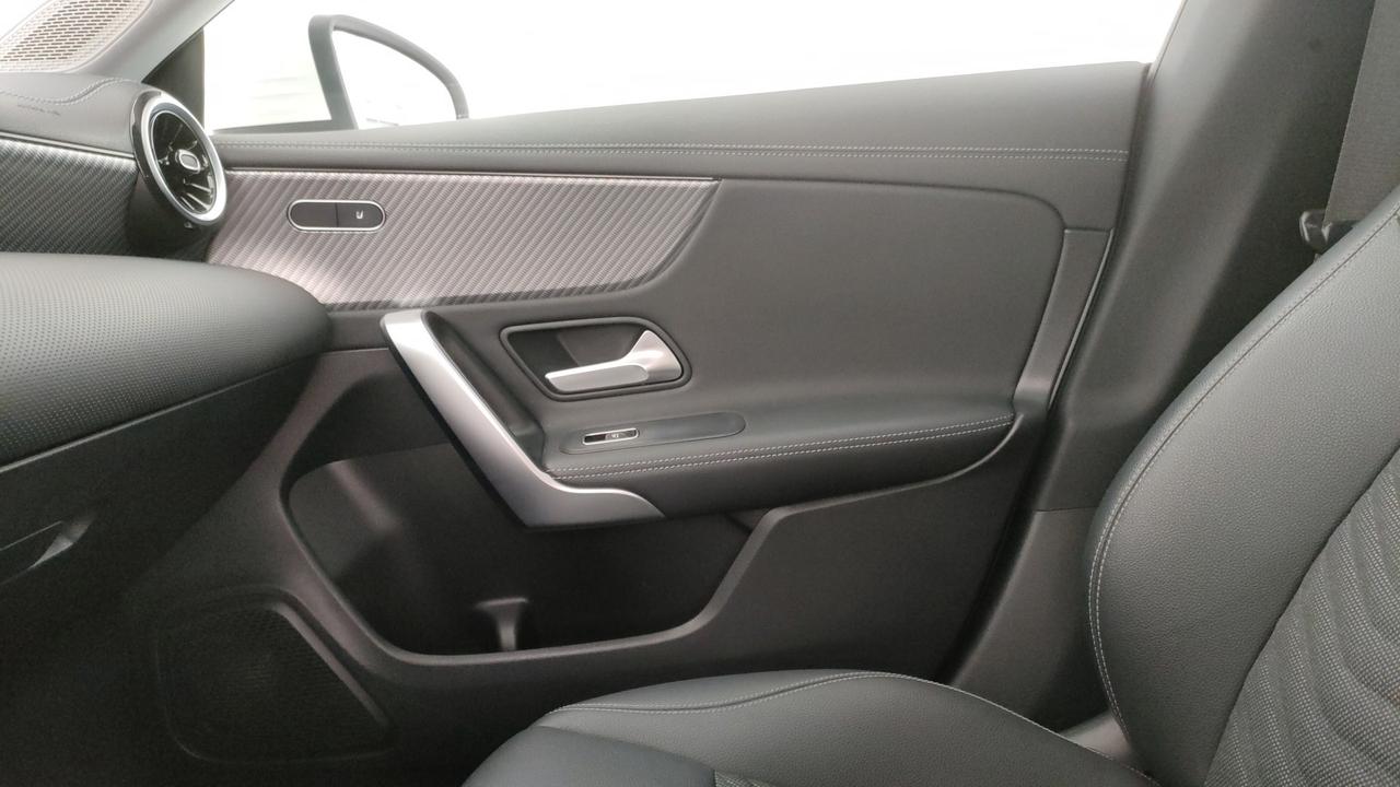 Mercedes-Benz CLA Shooting Brake 180 d Progressive Advanced auto