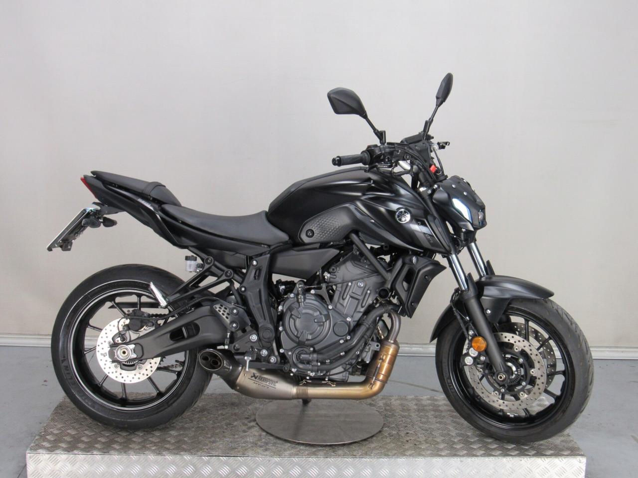 Yamaha MT-07 ABS 35 KW PATENTE A2 AKRAPOVIC