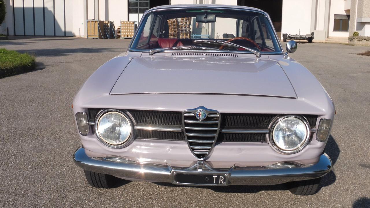 Alfa Romeo GT 1300 junior scalino