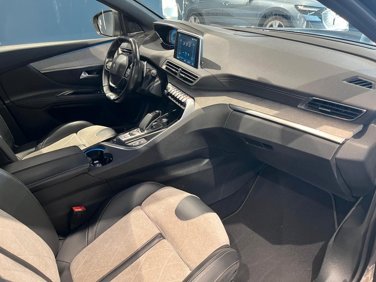 Peugeot 3008 Hybrid4 300 e-EAT8 GT Line
