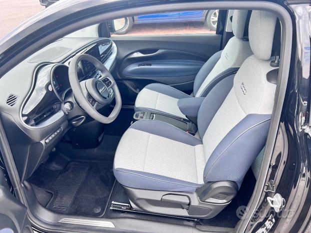 FIAT 500e Icon Berlina 42 kWh / BATTERIA GRANDE