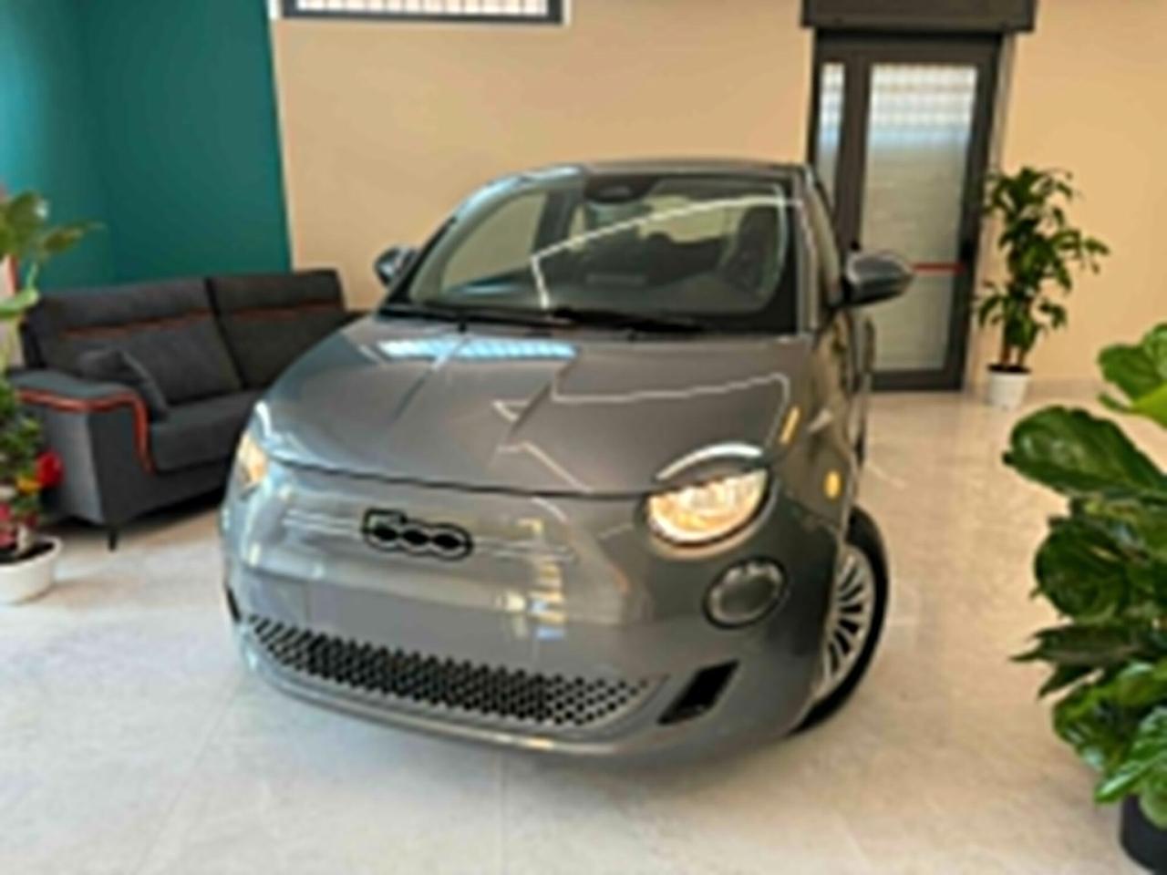 Fiat 500 500e - Action