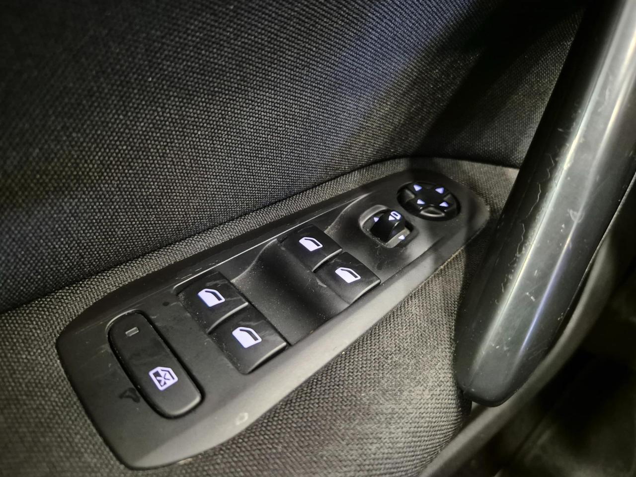 Peugeot 308 SW 1.6 bluehdi Active s&s 120cv - UNIPROPRIETARIO - NEOPATENTATI - Sens. Park - Clima