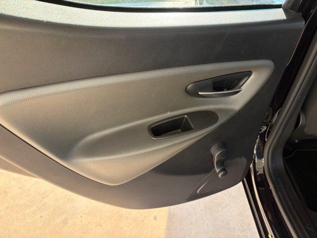 LANCIA Ypsilon 1.2 69 CV 5 porte Silver OK NEOPATENTATI