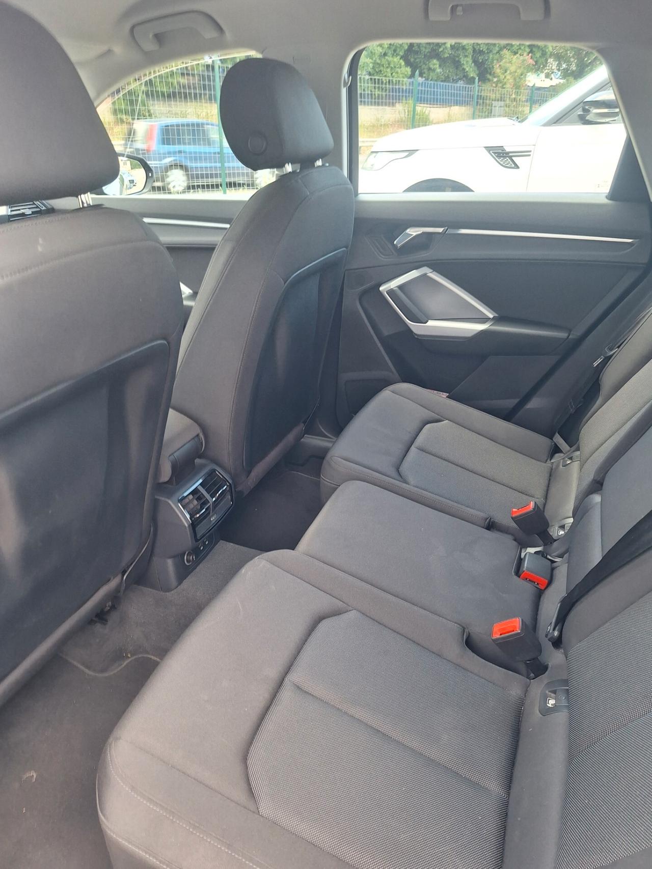 Audi Q3 2.0 TDI 150 CV Business